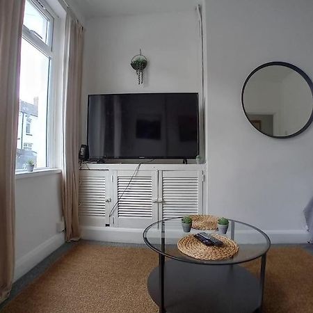 Large Family Home Central Location 3 Double Bedrooms And 1 Single Bedroom Cardiff Esterno foto