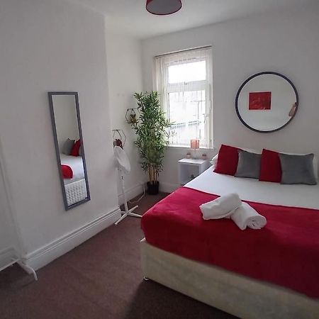 Large Family Home Central Location 3 Double Bedrooms And 1 Single Bedroom Cardiff Esterno foto