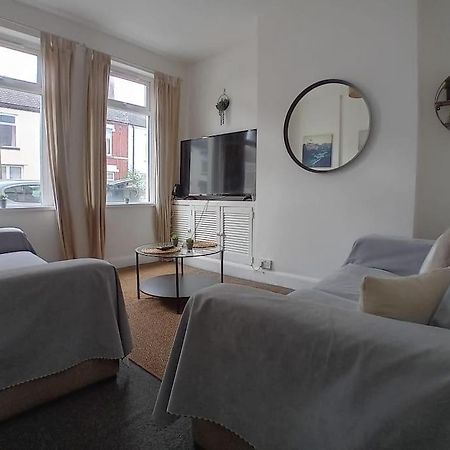 Large Family Home Central Location 3 Double Bedrooms And 1 Single Bedroom Cardiff Esterno foto