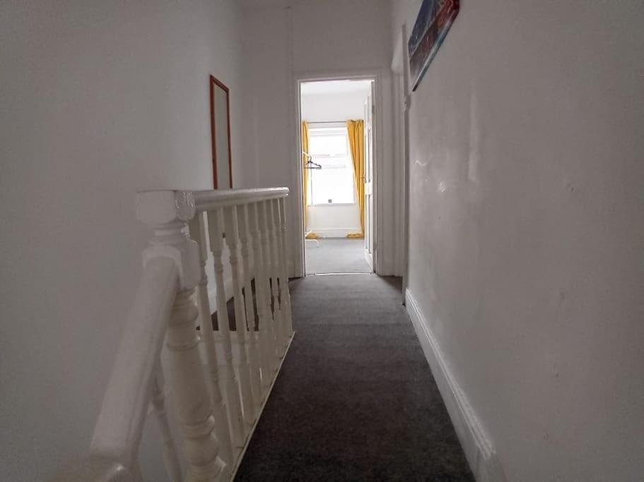Large Family Home Central Location 3 Double Bedrooms And 1 Single Bedroom Cardiff Esterno foto