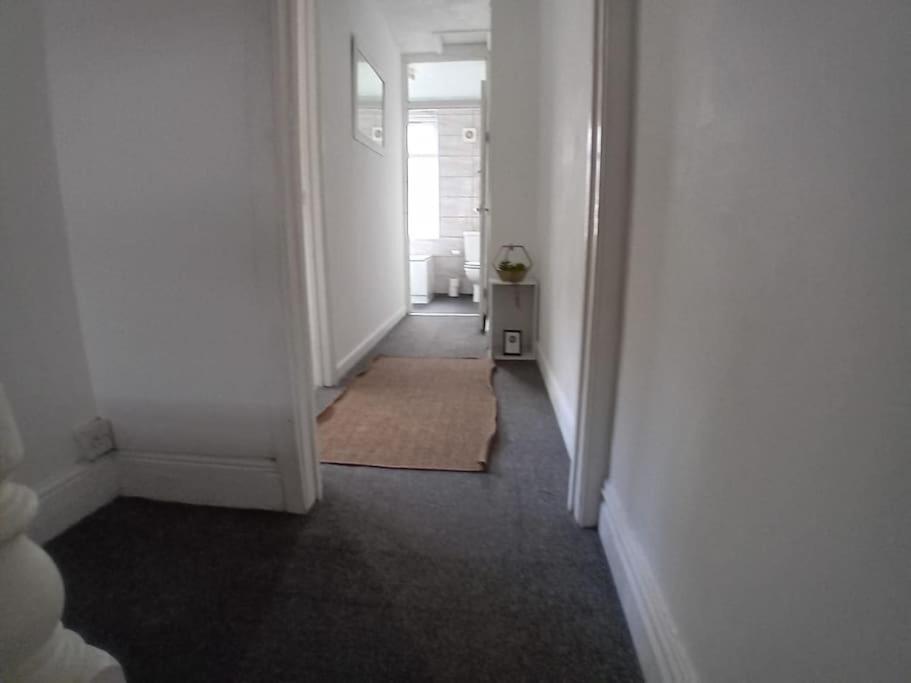 Large Family Home Central Location 3 Double Bedrooms And 1 Single Bedroom Cardiff Esterno foto