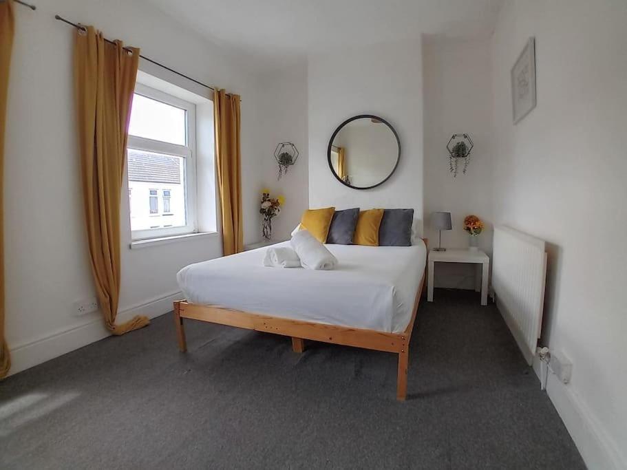 Large Family Home Central Location 3 Double Bedrooms And 1 Single Bedroom Cardiff Esterno foto