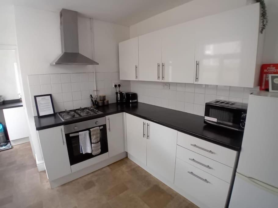 Large Family Home Central Location 3 Double Bedrooms And 1 Single Bedroom Cardiff Esterno foto