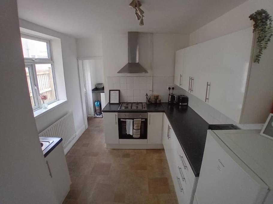 Large Family Home Central Location 3 Double Bedrooms And 1 Single Bedroom Cardiff Esterno foto