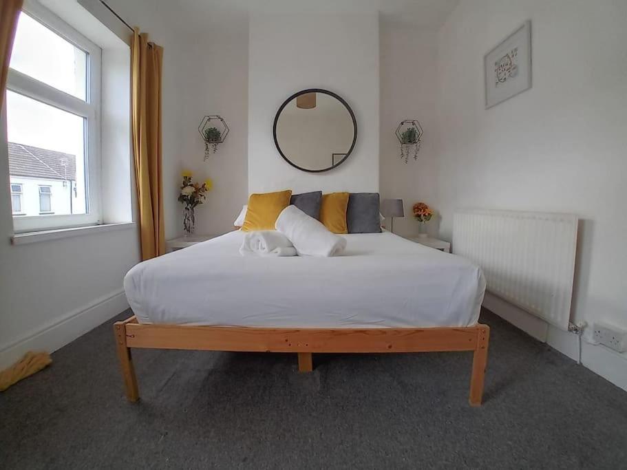 Large Family Home Central Location 3 Double Bedrooms And 1 Single Bedroom Cardiff Esterno foto