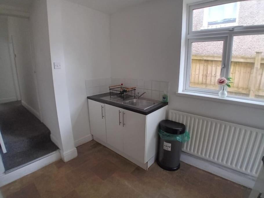 Large Family Home Central Location 3 Double Bedrooms And 1 Single Bedroom Cardiff Esterno foto