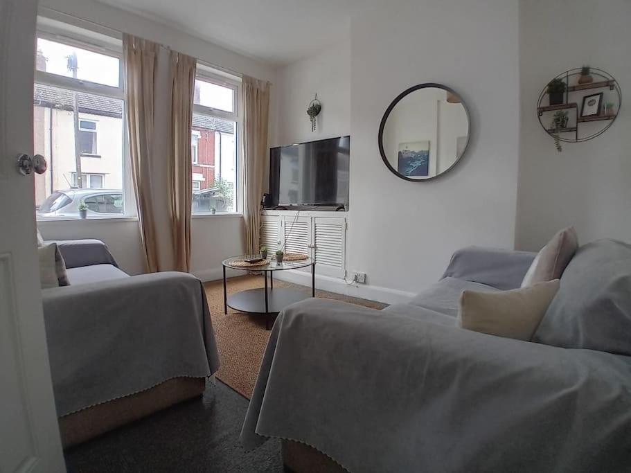Large Family Home Central Location 3 Double Bedrooms And 1 Single Bedroom Cardiff Esterno foto